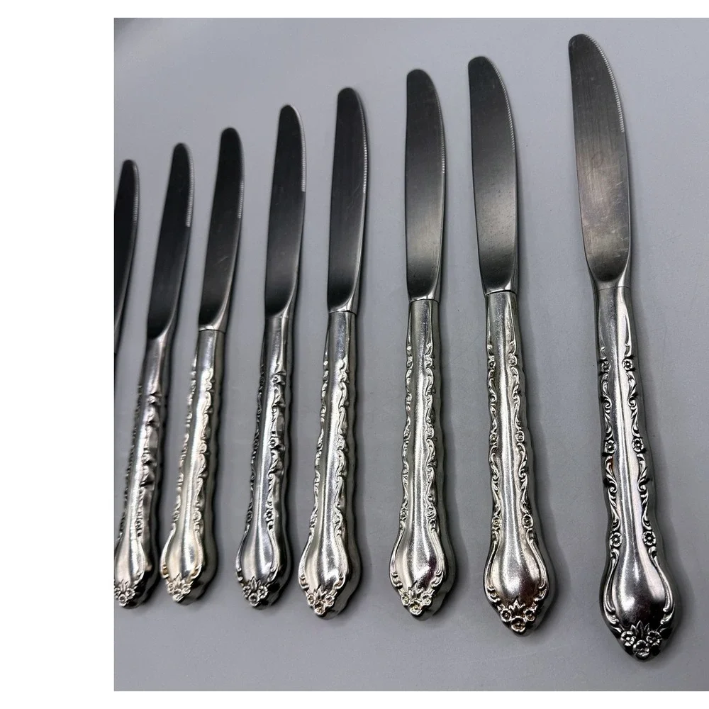 Vintage International Stainless Gigi? Unmarked Serrated Dinner Knives Set of 9
